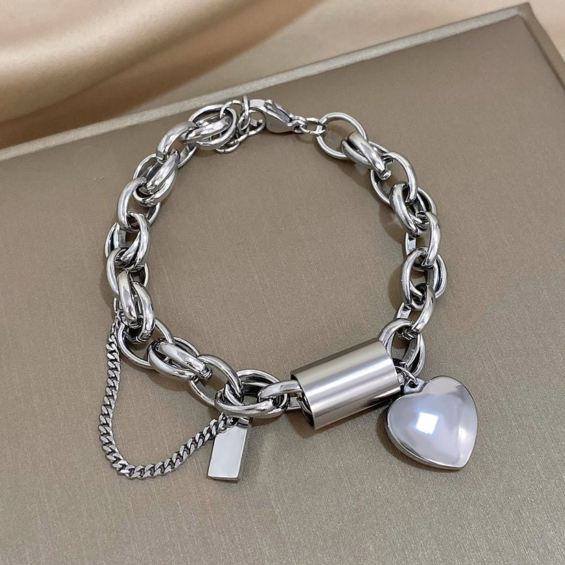 Pulsera gruesa de corazón de oro