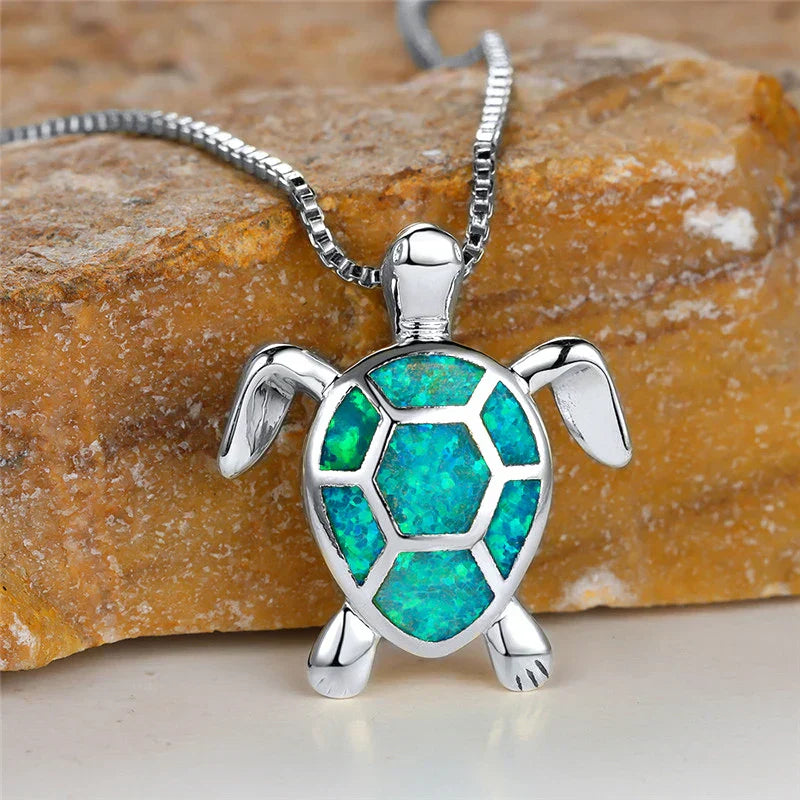Collier Pendentif Tortue en Opale de Feu Verte Vintage