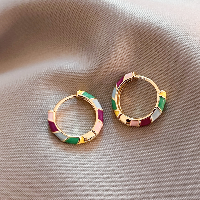 Pendientes Elegantes con Esmalte de Oro